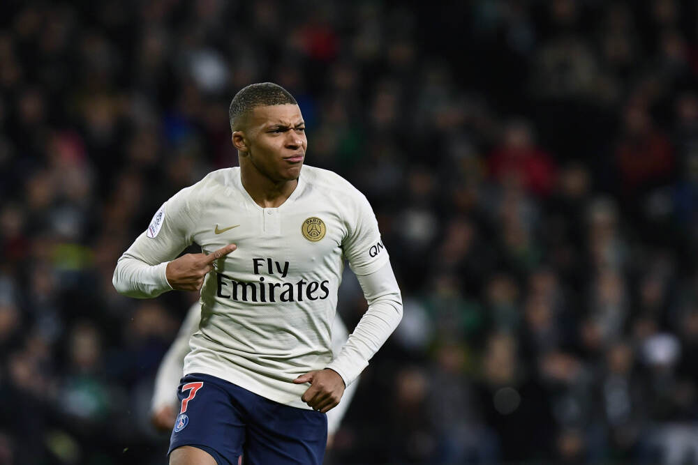 媒体人：新入选的球员和年轻球员 进入男篮12人名单的可能性不大